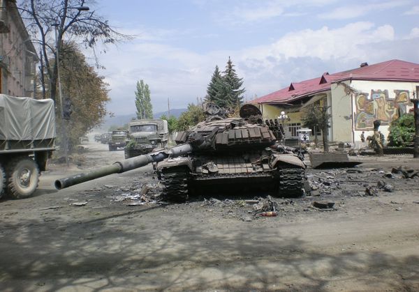 Three years give us enough perspective to answer at least some basic questions about the war in South Ossetia. - Sputnik International