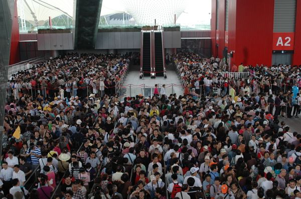 Visitors at Expo 2010 in Shanghai - Sputnik International