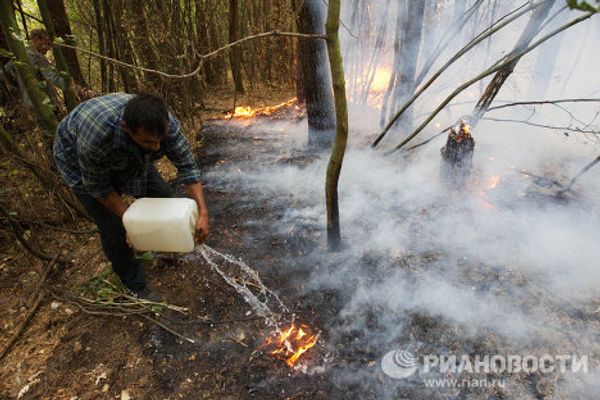 Fighting wildfires in the Moscow and Ryazan Regions - Sputnik International