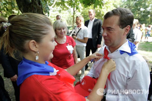 Dmitry Medvedev visits summer camp and farms by the Don River Dmitry Medvedev visits summer camp and farms by the Don River - Sputnik International
