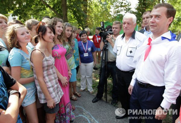 Dmitry Medvedev visits summer camp and farms by the Don River Dmitry Medvedev visits summer camp and farms by the Don River - Sputnik International