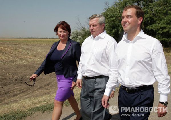 Dmitry Medvedev visits summer camp and farms by the Don River Dmitry Medvedev visits summer camp and farms by the Don River - Sputnik International