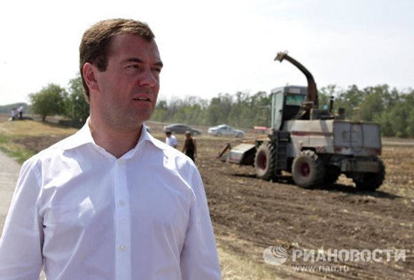Dmitry Medvedev visits summer camp and farms by the Don River Dmitry Medvedev visits summer camp and farms by the Don River - Sputnik International