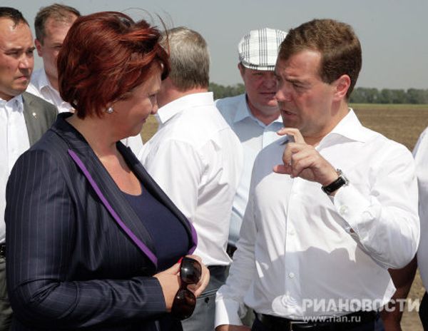 Dmitry Medvedev visits summer camp and farms by the Don River Dmitry Medvedev visits summer camp and farms by the Don River - Sputnik International