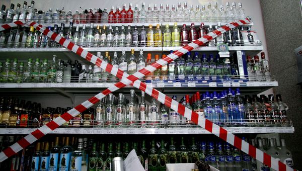 Reduction in alcohol sales hours to lead to moonshine revival - Russian upper house chair Reduction in alcohol sales hours to lead to moonshine revival - Russian upper house chair - Sputnik International