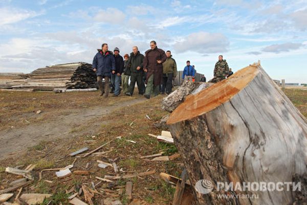 Vladimir Putin studies permafrost in Arctic   - Sputnik International