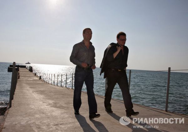 Dmitry Medvedev meets with U2's Bono in Sochi Dmitry Medvedev meets with U2's Bono in Sochi - Sputnik International