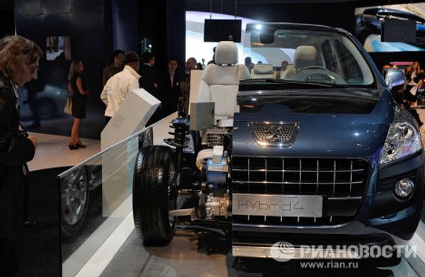 Lada with GLONASS and other news at Moscow International Auto Show Lada with GLONASS and other news at Moscow International Auto Show - Sputnik International