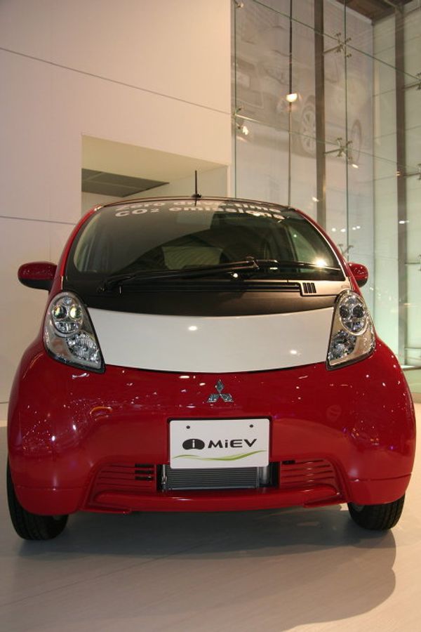 Electric cars, hybrids, other novelties at Moscow Auto Show  - Sputnik International
