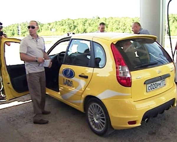 Vladimir Putin travels by Lada Kalina_eng - Sputnik International