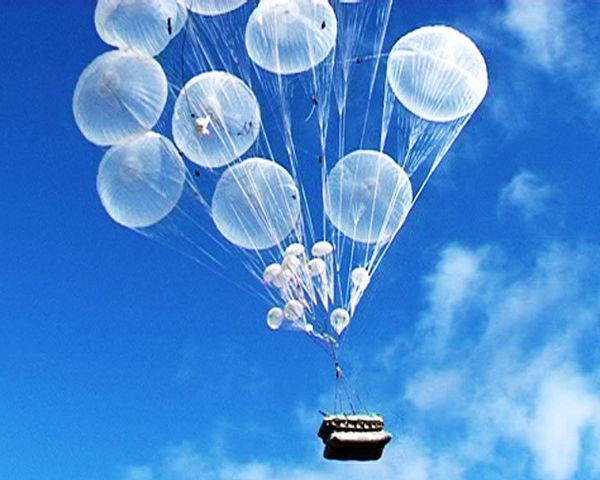 Airborne combat vehicles air-dropped for first time in drills - Sputnik International