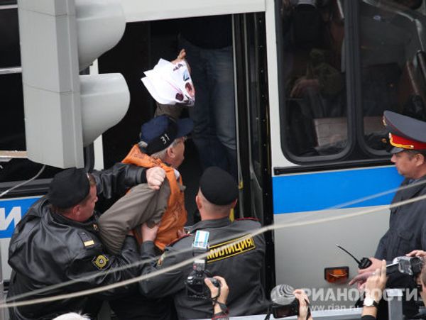 Moscow police disperse opposition rally Moscow police disperse opposition rally - Sputnik International