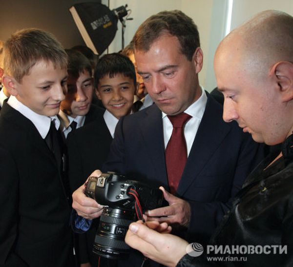 Dmitry Medvedev in stores and fields of Orenburg Region - Sputnik International