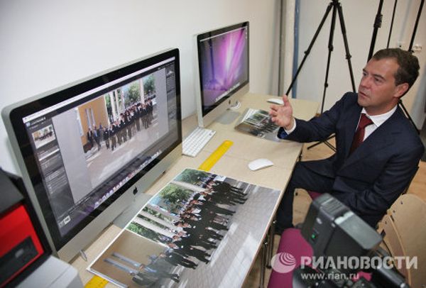 Dmitry Medvedev in stores and fields of Orenburg Region - Sputnik International