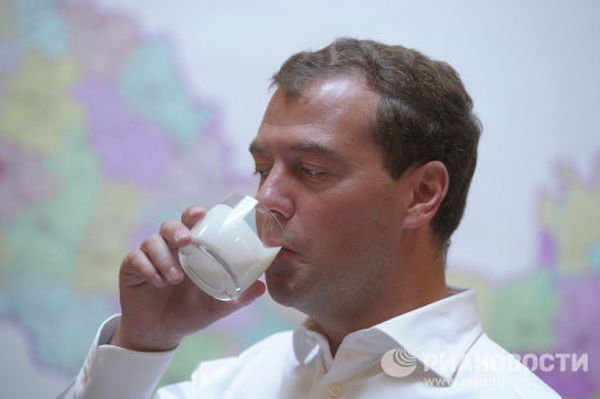 Dmitry Medvedev in stores and fields of Orenburg Region - Sputnik International