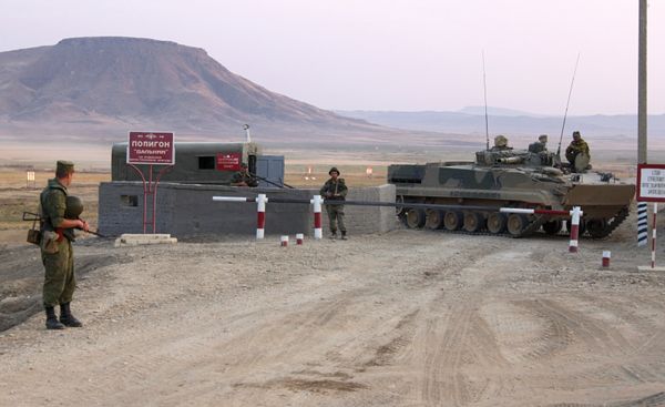 The scene of the suicide bombing that killed three soldiers at a military firing range in Russia's North Caucasus republic of Dagestan - Sputnik International
