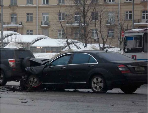 The accident occurred on February 25 on Moscow's Leninsky Prospekt when the chauffeur-driven Mercedes of LUKoil Vice-President Anatoly Barkov collided head-on with the small Citroen driven by Alexandrina. The accident occurred on February 25 on Moscow's Leninsky Prospekt when the chauffeur-driven Mercedes of LUKoil Vice-President Anatoly Barkov collided head-on with the small Citroen driven by Alexandrina. - Sputnik International