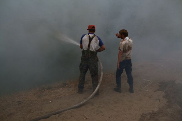79-year-old pensioner was saved after failing to find the way out in thick smoke. - Sputnik International
