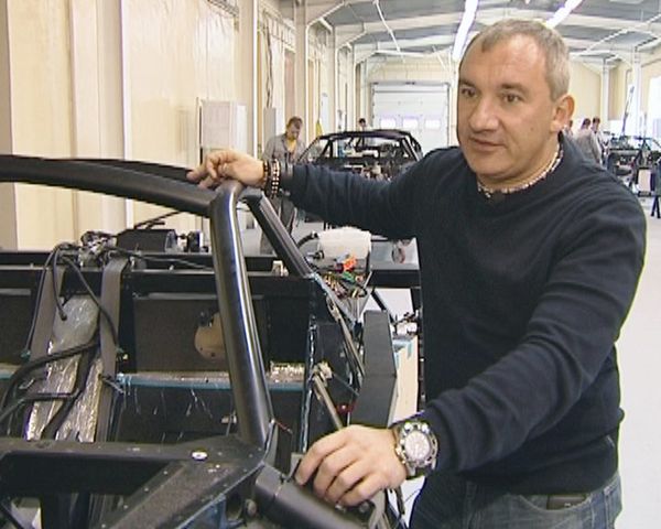Marussia Motors president demonstrates how Russia’s first sports car is assembled - Sputnik International