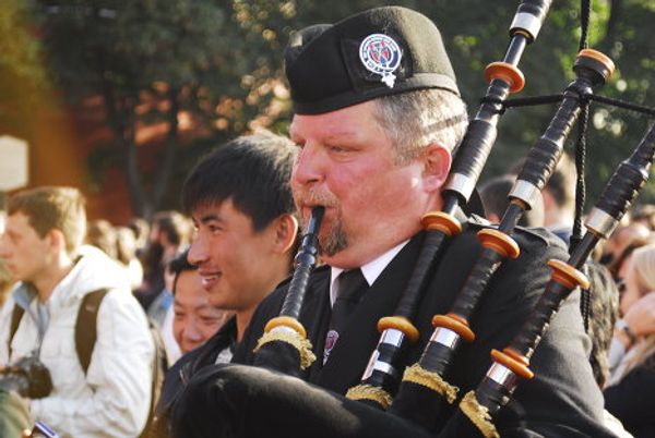 The Crossed Swords band bagpiper  - Sputnik International