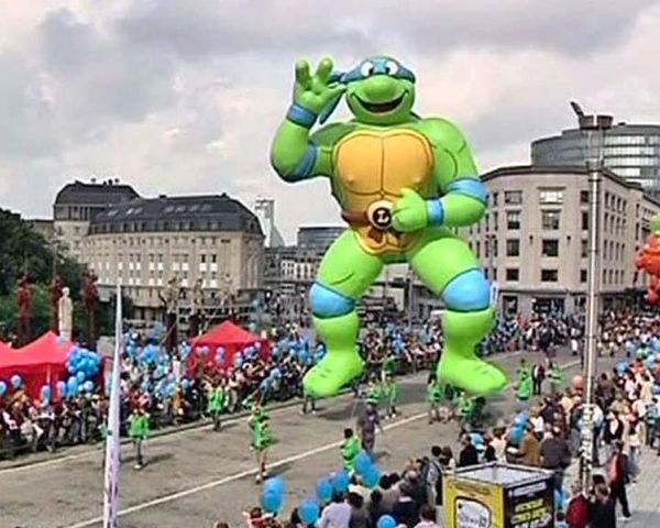 Colorful balloons parade through Brussels - Sputnik International