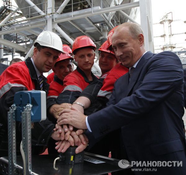 How politicians launch plants with one hand - Sputnik International