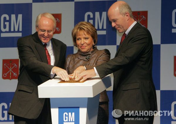 How politicians launch plants with one hand - Sputnik International