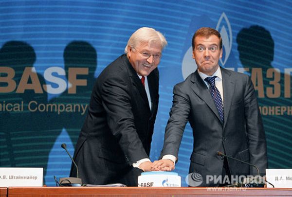 How politicians launch plants with one hand - Sputnik International
