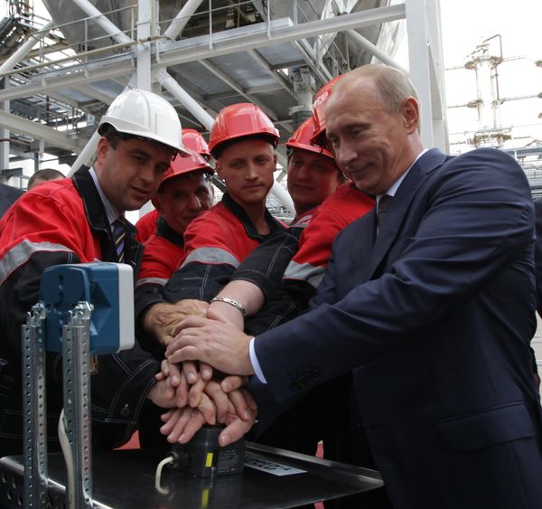 How politicians launch plants with one hand - Sputnik International