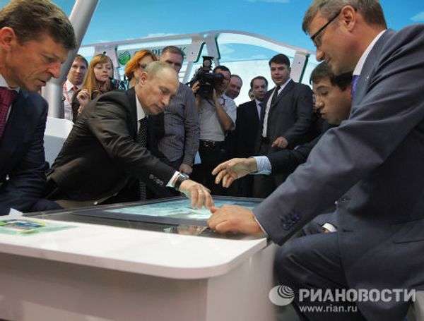 Putin visits Sochi exhibit on regional projects Putin visits Sochi exhibit on regional projects - Sputnik International