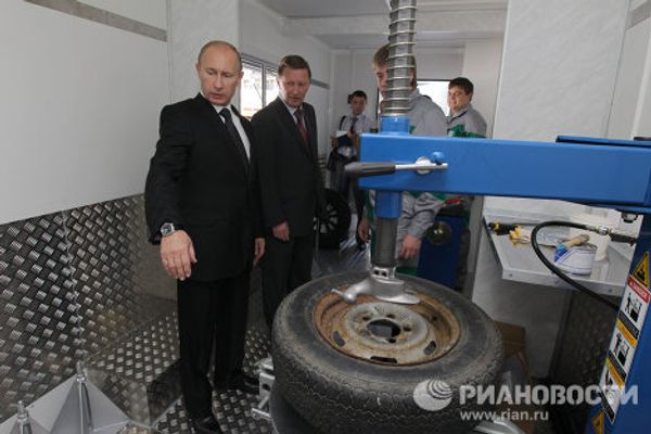 Putin visits Sochi exhibit on regional projects Putin visits Sochi exhibit on regional projects - Sputnik International