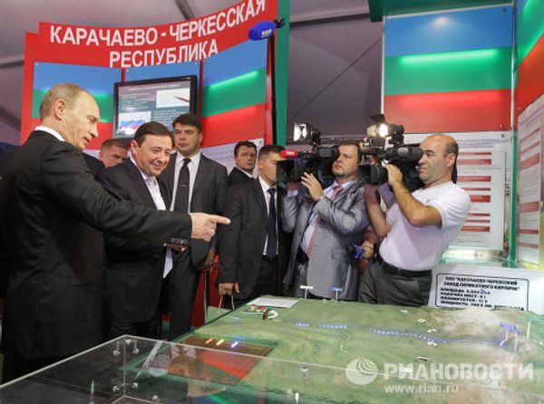 Putin visits Sochi exhibit on regional projects Putin visits Sochi exhibit on regional projects - Sputnik International