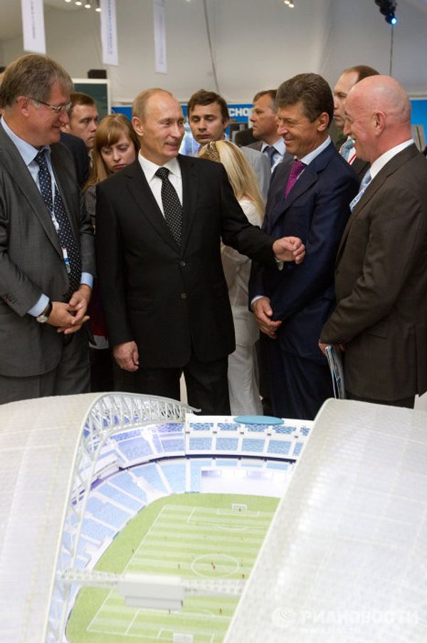 Putin visits Sochi exhibit on regional projects Putin visits Sochi exhibit on regional projects - Sputnik International