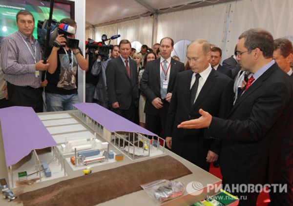 Putin visits Sochi exhibit on regional projects Putin visits Sochi exhibit on regional projects - Sputnik International