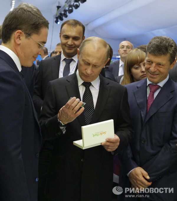 Putin visits Sochi exhibit on regional projects Putin visits Sochi exhibit on regional projects - Sputnik International