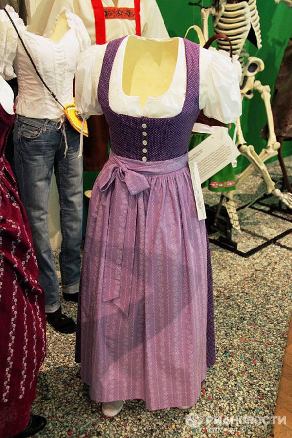Traditional Bavarian costumes at Oktoberfest - Sputnik International