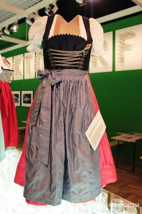 Traditional Bavarian costumes at Oktoberfest - Sputnik International
