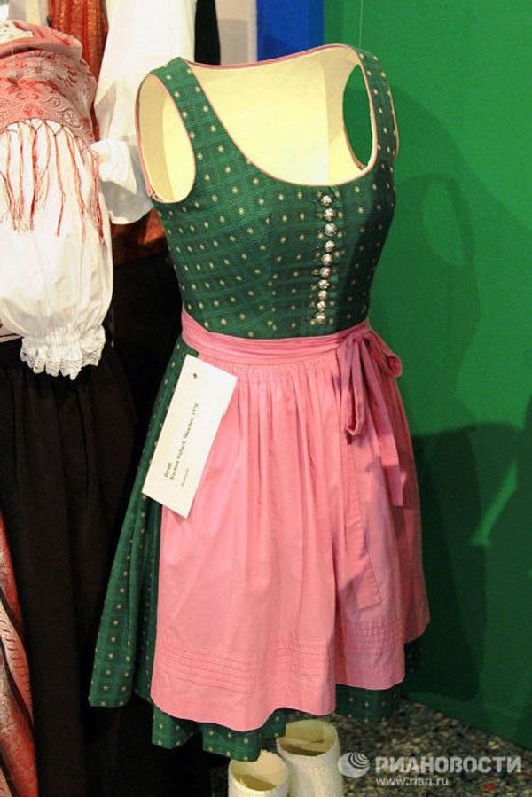 Traditional Bavarian costumes at Oktoberfest - Sputnik International