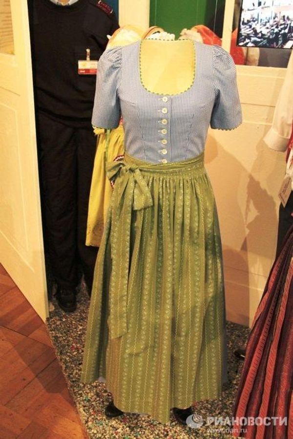 Traditional Bavarian costumes at Oktoberfest - Sputnik International