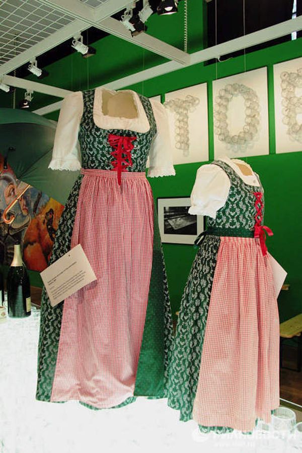 Traditional Bavarian costumes at Oktoberfest - Sputnik International