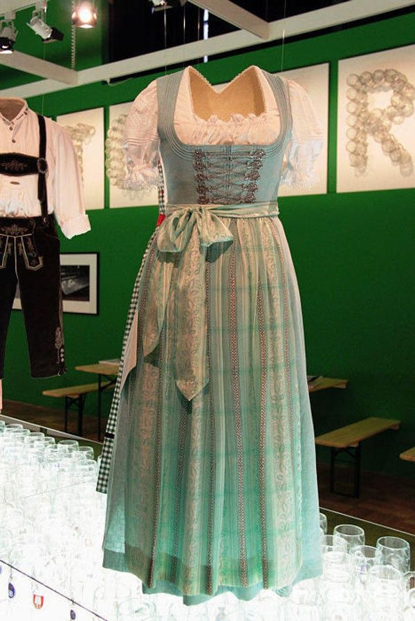 Traditional Bavarian costumes at Oktoberfest - Sputnik International