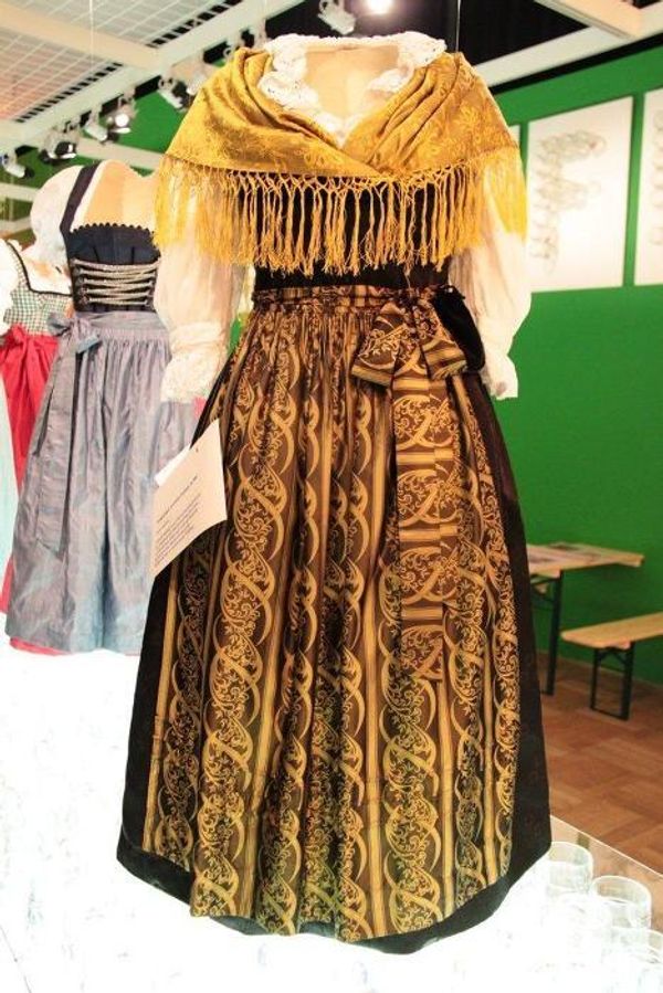 Traditional Bavarian costumes at Oktoberfest - Sputnik International