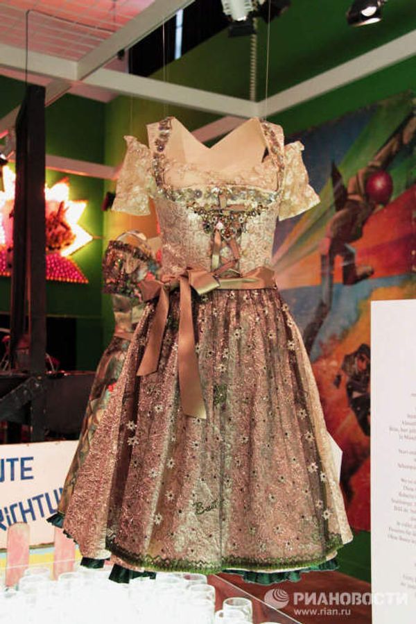 Traditional Bavarian costumes at Oktoberfest - Sputnik International