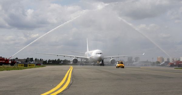 The airport has two intersecting runways of 3,000 m and 3,060 m in length. - Sputnik International