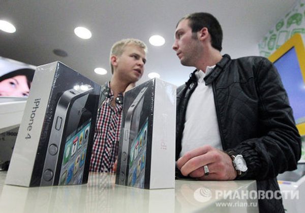 Moscow goes crazy for iPhone 4 Moscow goes crazy for iPhone 4 - Sputnik International