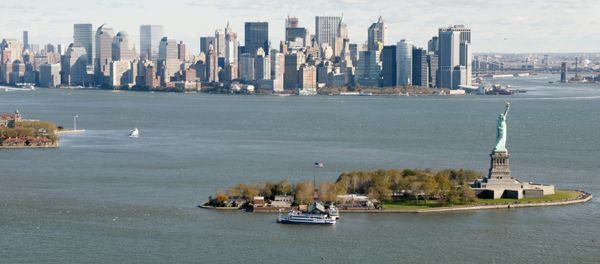 The US economy has shown the best half-year expansion results since 2003, yet the situation is a long way from prosperity. - Sputnik International