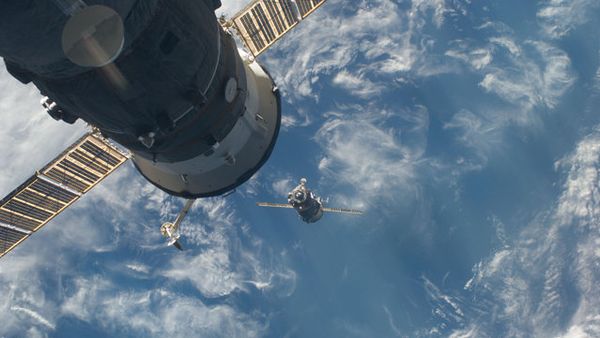 The departure of the spacecraft was postponed on Friday for 24 hours due to a false alarm signal sent by an airlock sensor - Sputnik International