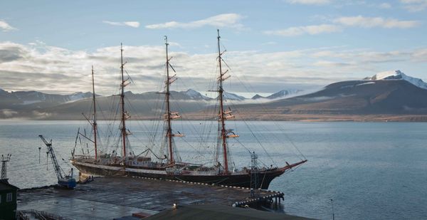 Sedov sailing ship in Barentsburg - Sputnik International