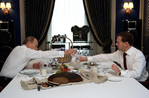 Putin and Medvedev’s lunch-time chat - Sputnik International