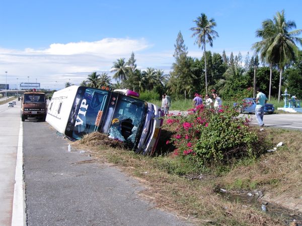 At least 20 people injured as bus with Russian tourists crashes in Thailand At least 20 people injured as bus with Russian tourists crashes in Thailand - Sputnik International